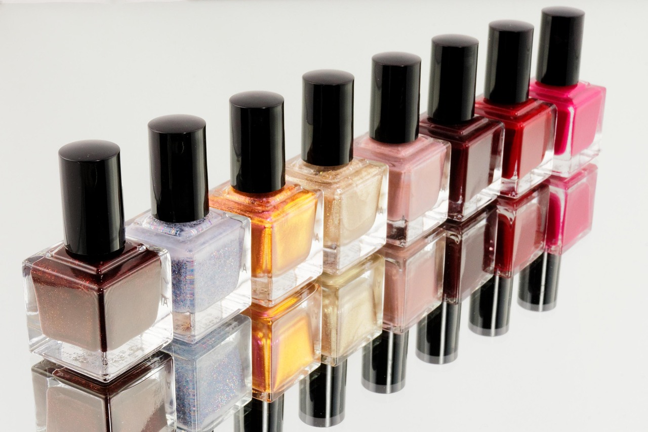 Why a Fall-Themed Nail Color Kit Is Perfect for Your Autumn Manicure
